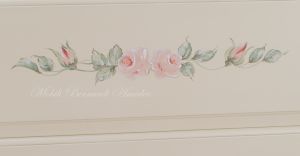 Solid wood chest of drawers with hand-lacquered finish and painted roses